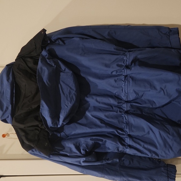 The North Face Blue and Black Jacket - Picture 8 of 8